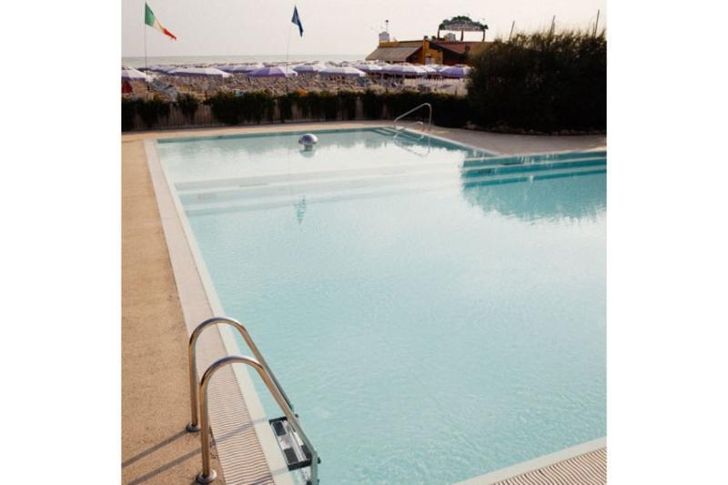 Hotel Merano ミザーノ・アドリアーティコ エクステリア 写真